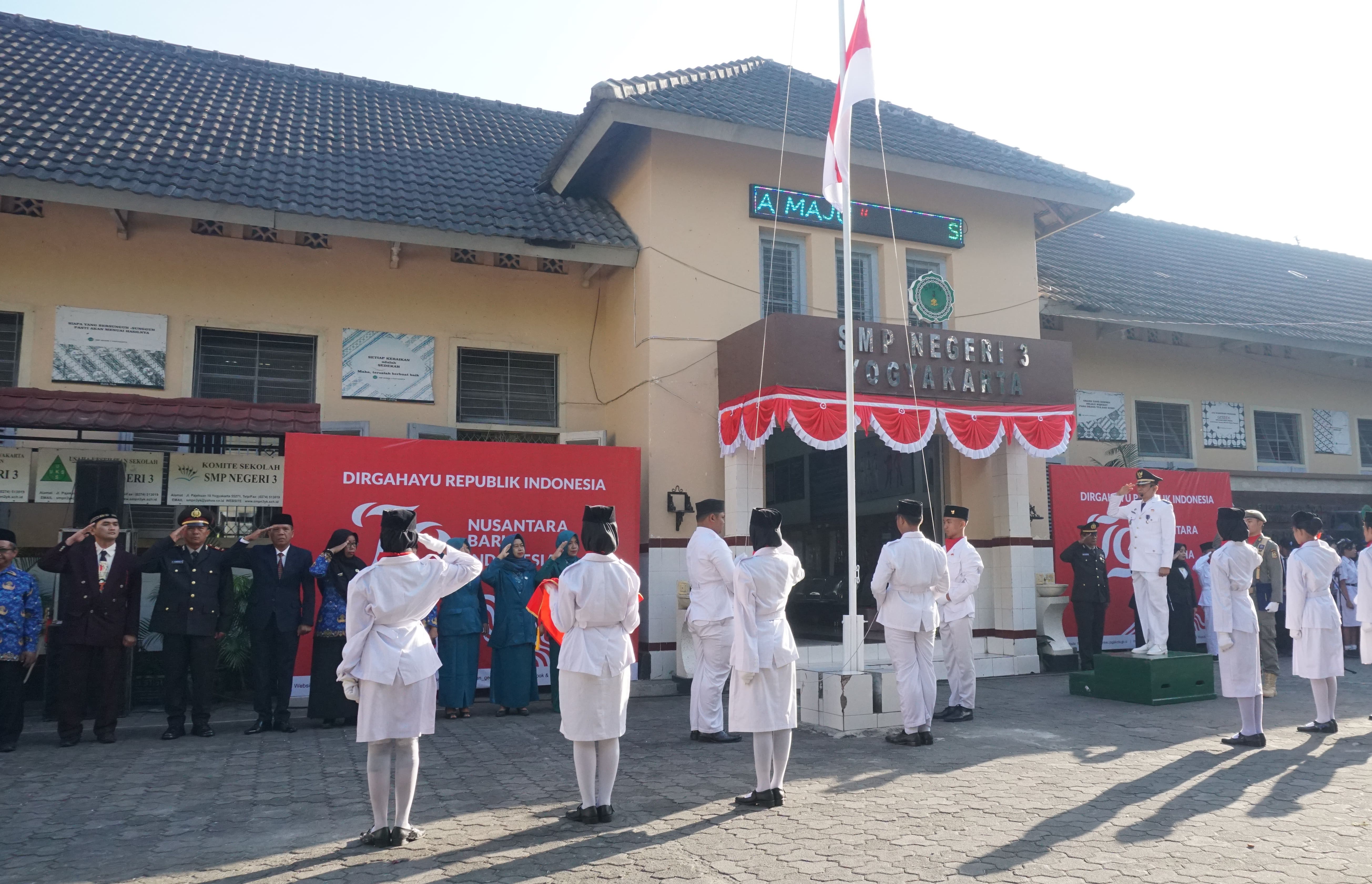 Pengibaran bendera HUT RI ke 79 Nusantara Baru Indonesia Maju