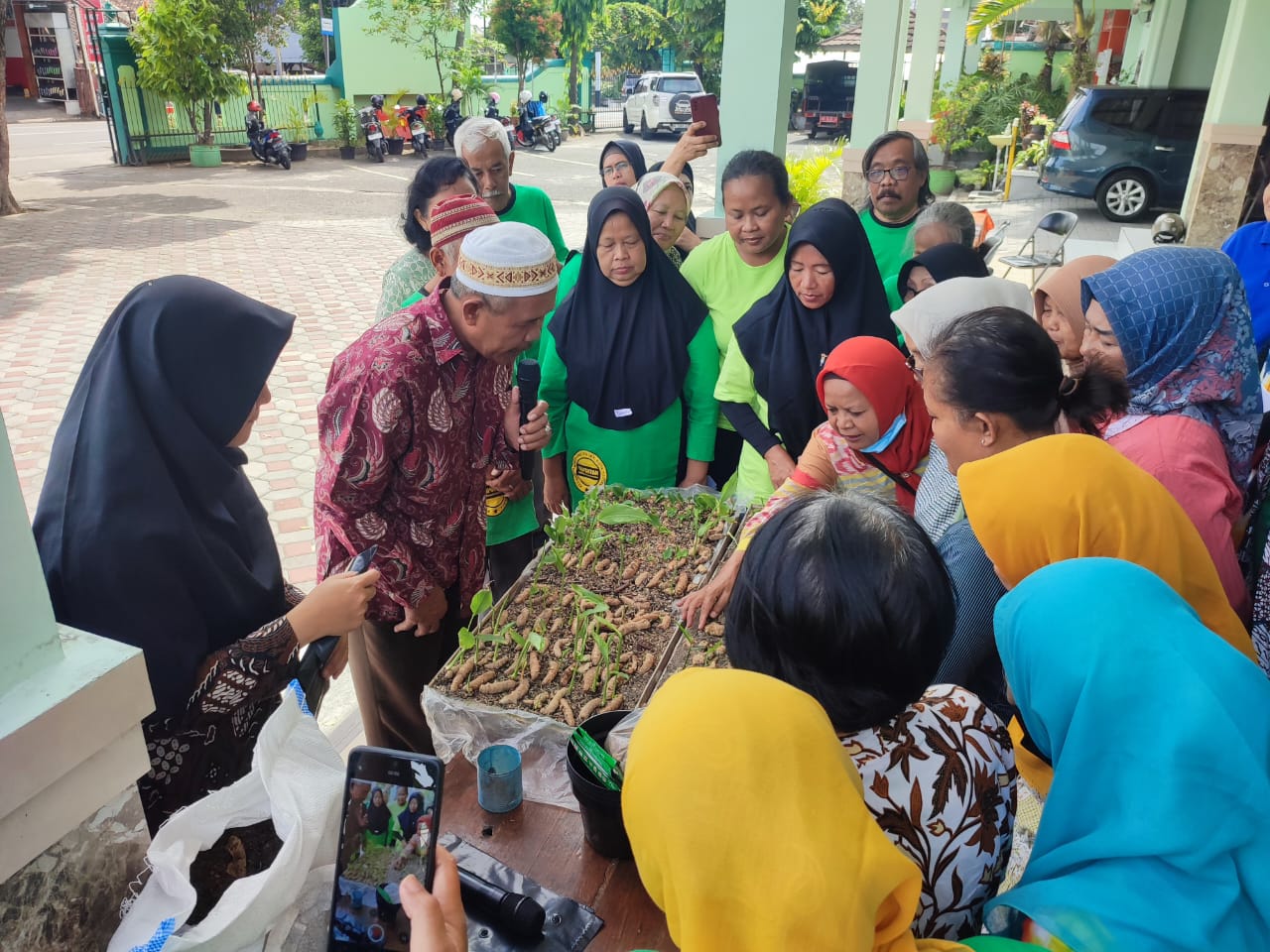 Pelatihan TOGA dan Sayuran: Solusi Sehat, Hemat, dan Ramah Lingkungan || Gedongtengen