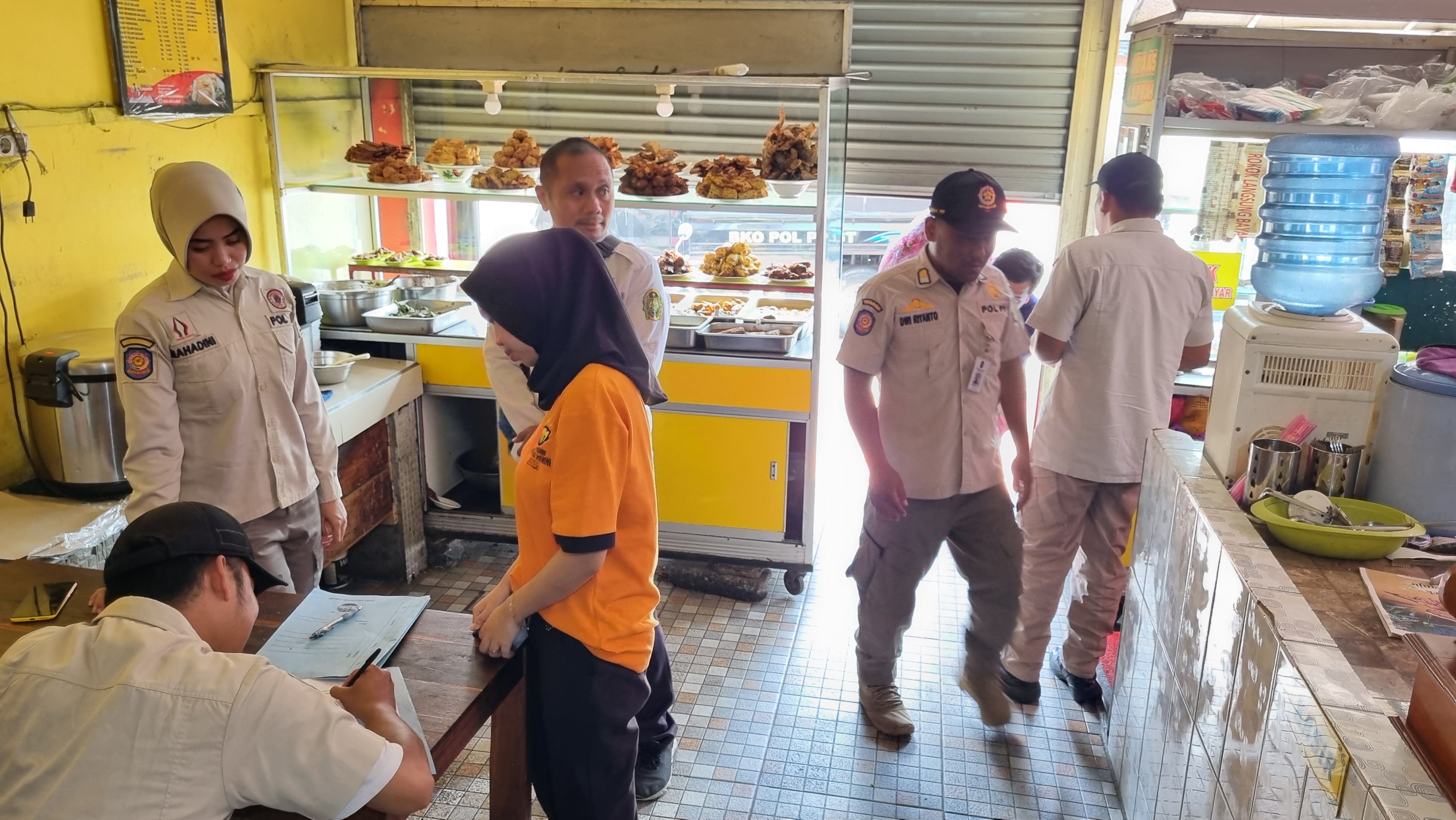 Monitoring Warung makan oleh BKO Kemantren Gedongtengen dalam Meningkatkan Kualitas Usaha Kuliner